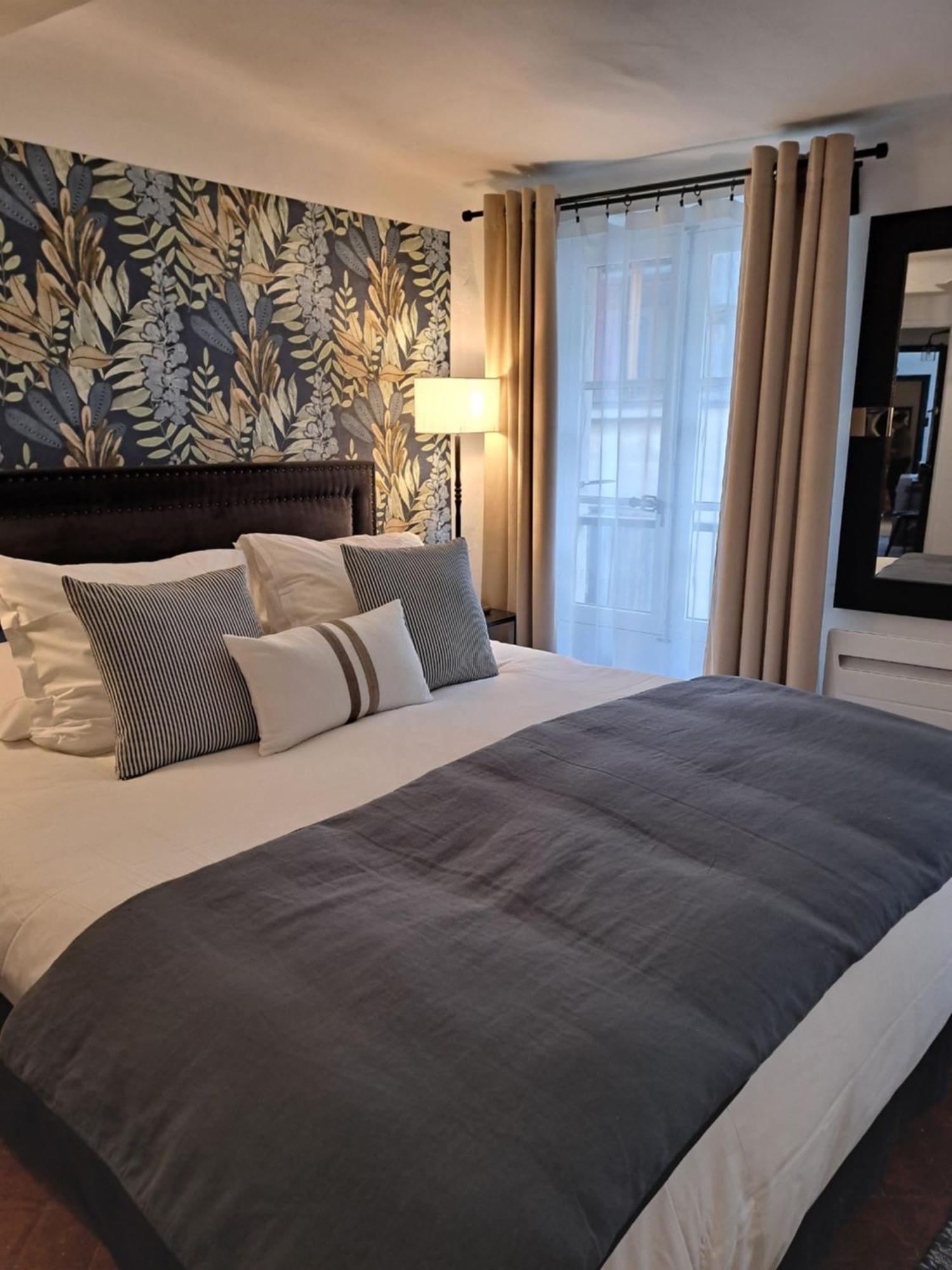 Hotel Le Patio De Sophie Сістерон Екстер'єр фото