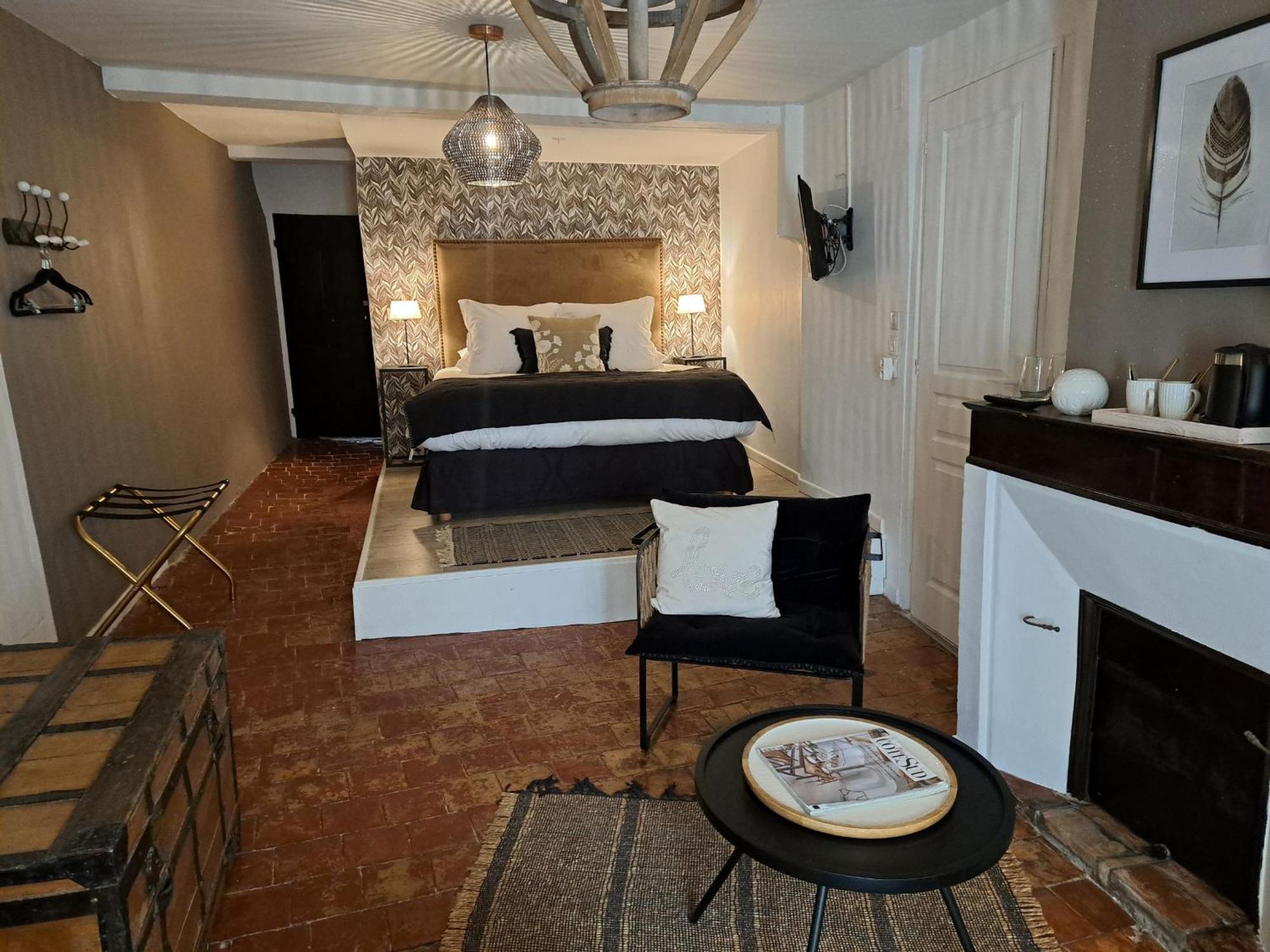 Hotel Le Patio De Sophie Сістерон Номер фото