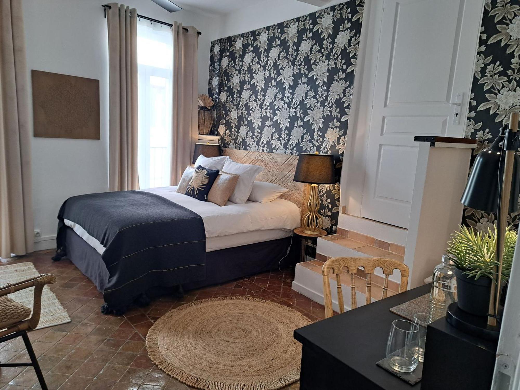 Hotel Le Patio De Sophie Сістерон Номер фото