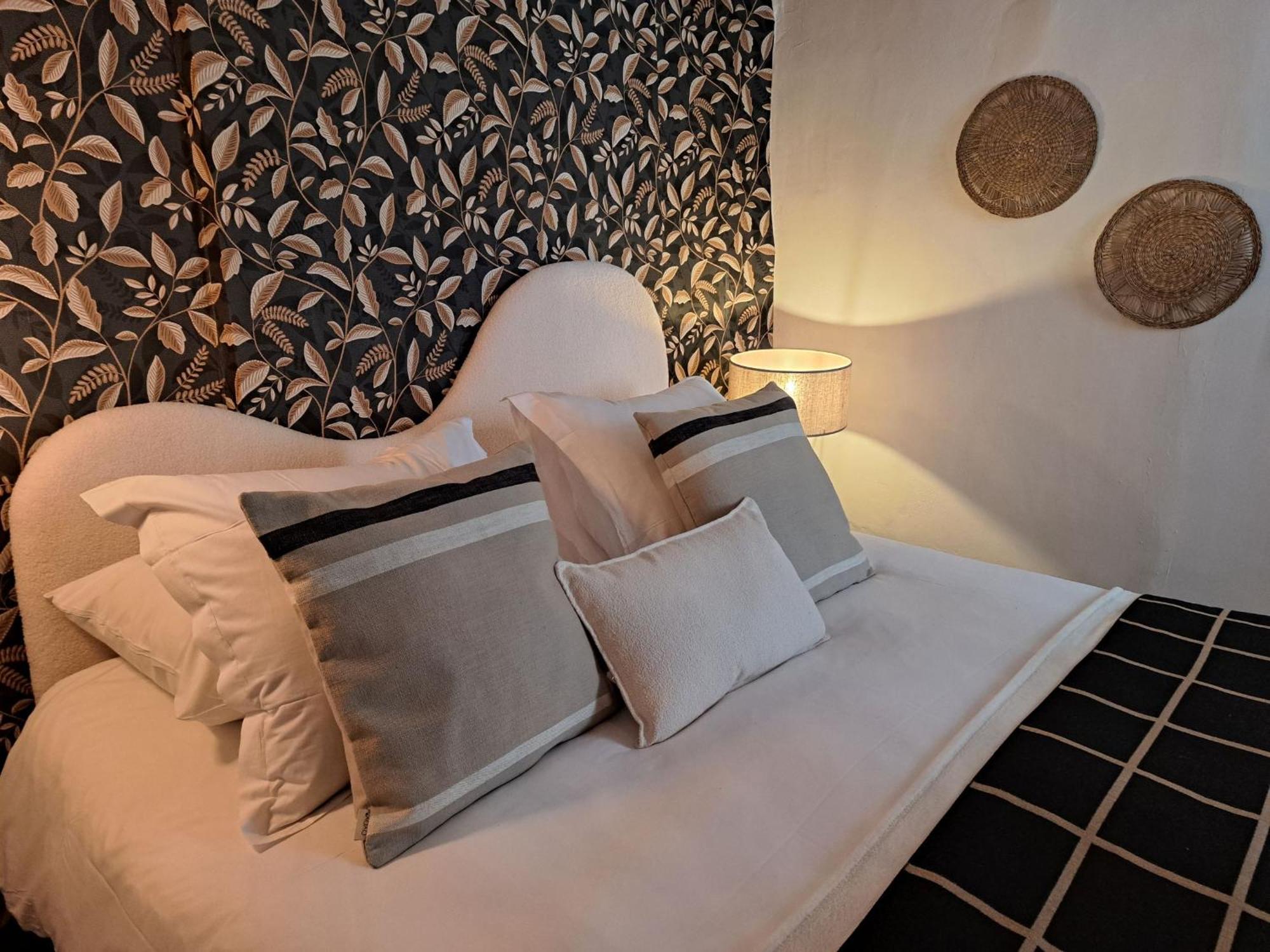Hotel Le Patio De Sophie Сістерон Номер фото