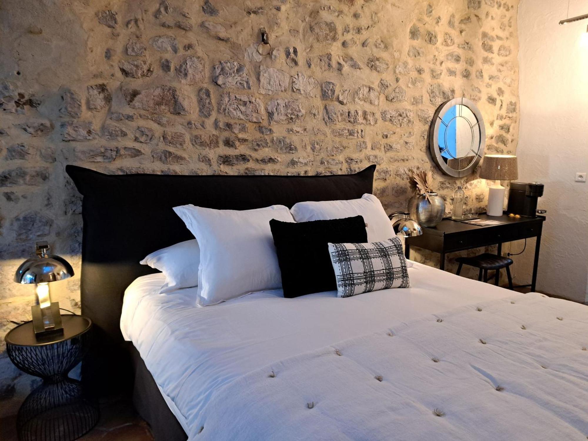 Hotel Le Patio De Sophie Сістерон Номер фото