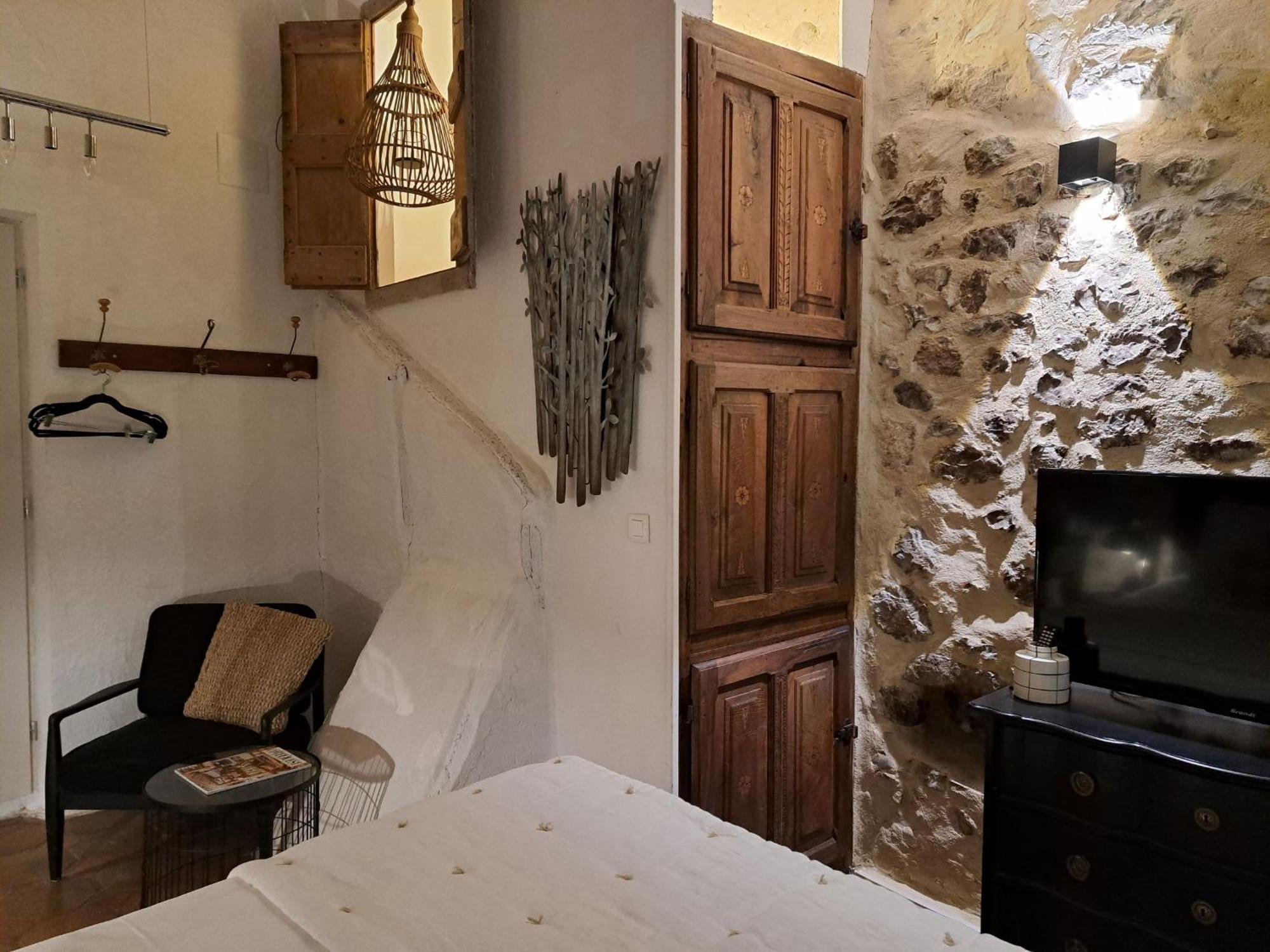 Hotel Le Patio De Sophie Сістерон Номер фото