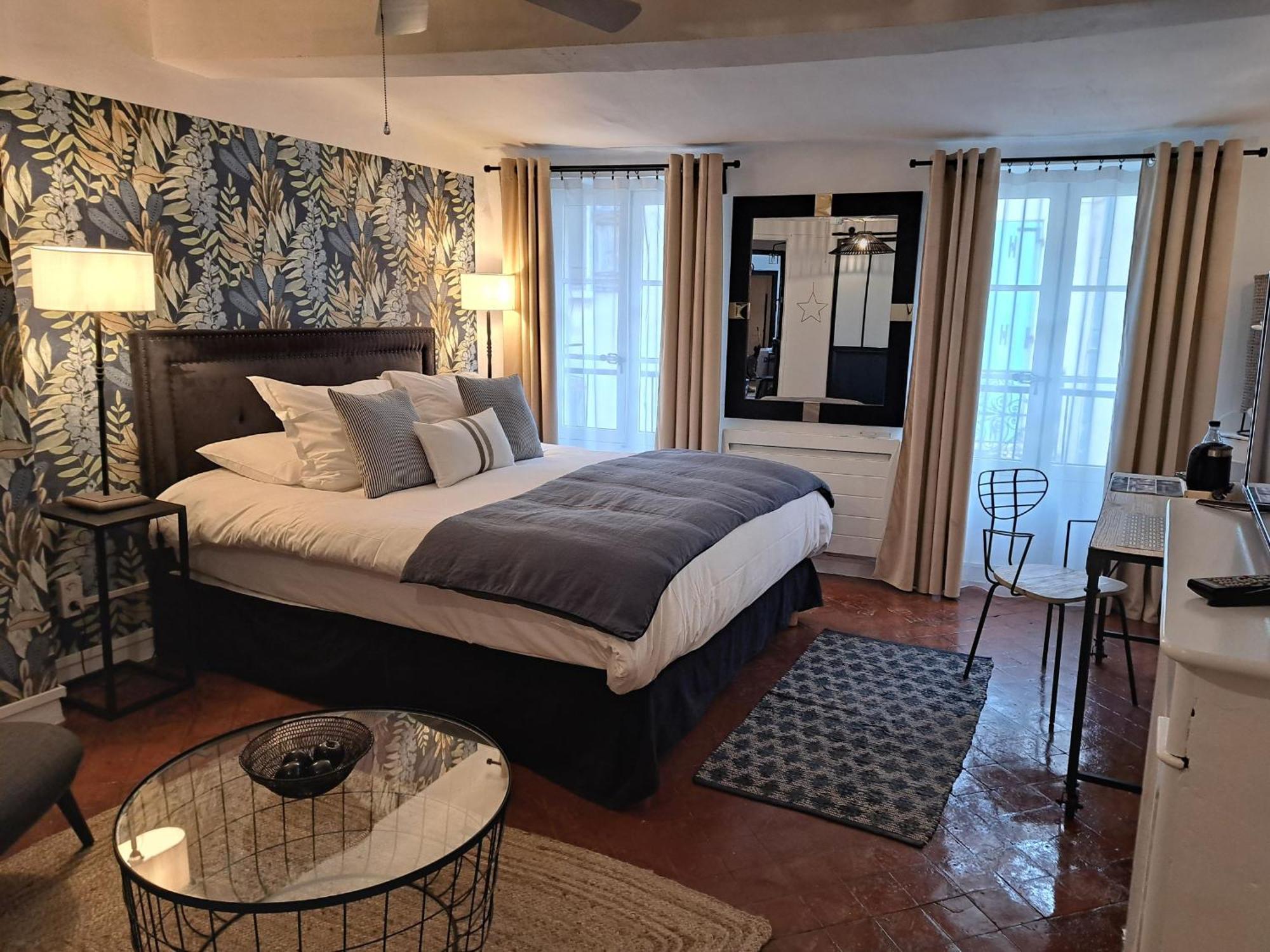 Hotel Le Patio De Sophie Сістерон Номер фото