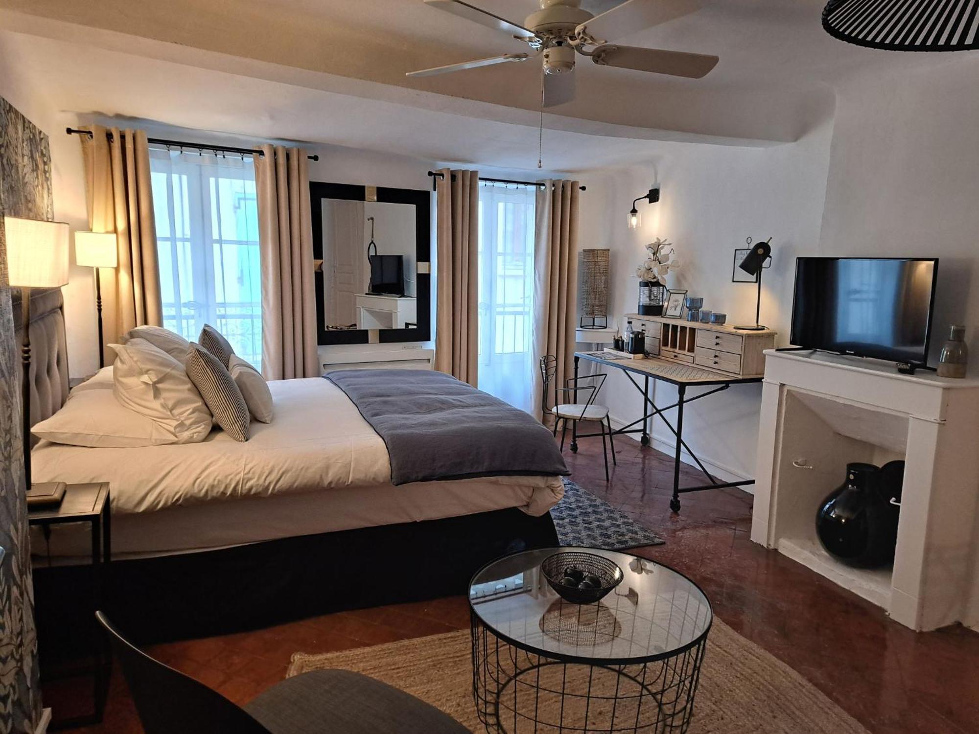 Hotel Le Patio De Sophie Сістерон Номер фото