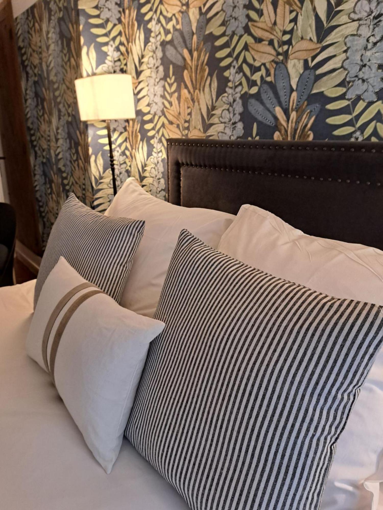 Hotel Le Patio De Sophie Сістерон Номер фото