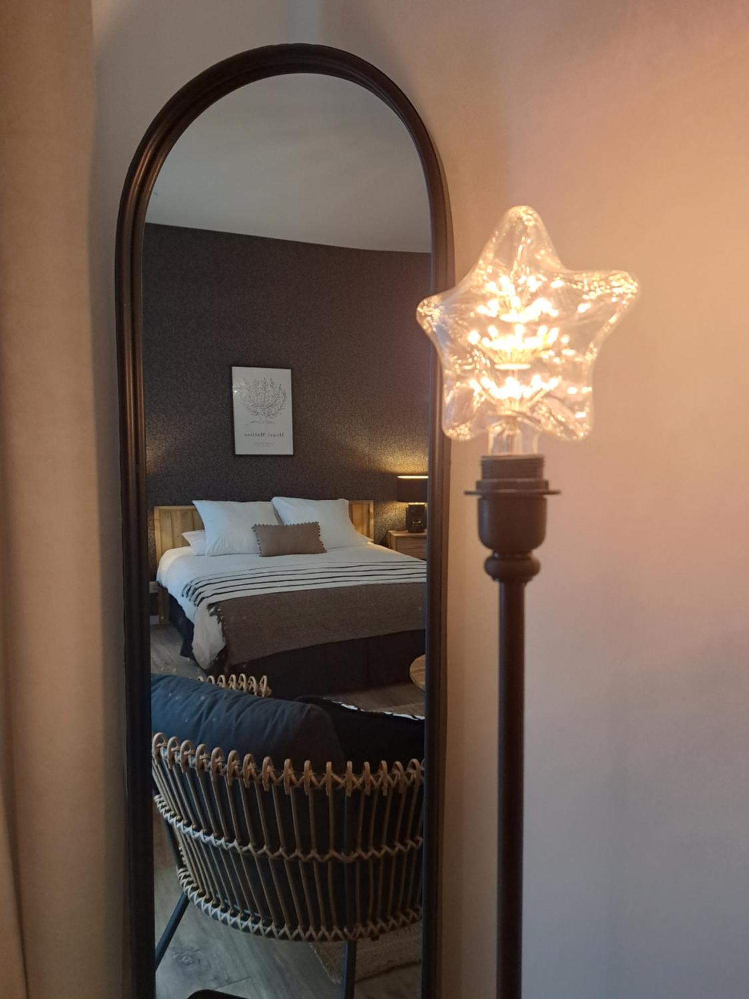 Hotel Le Patio De Sophie Сістерон Номер фото