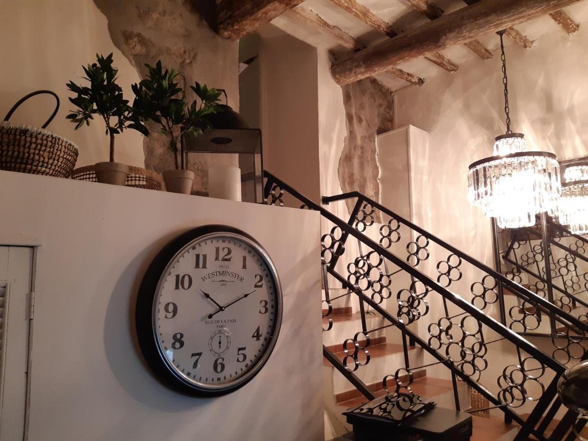Hotel Le Patio De Sophie Сістерон Екстер'єр фото